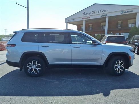 New 2025 Jeep Grand Cherokee L Limited w/ Luxury Tech Group II image 2