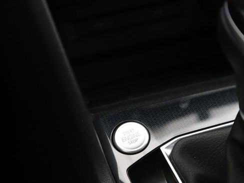 Used 2025 Volkswagen Taos SE w/ Panoramic Sunroof Package image 20