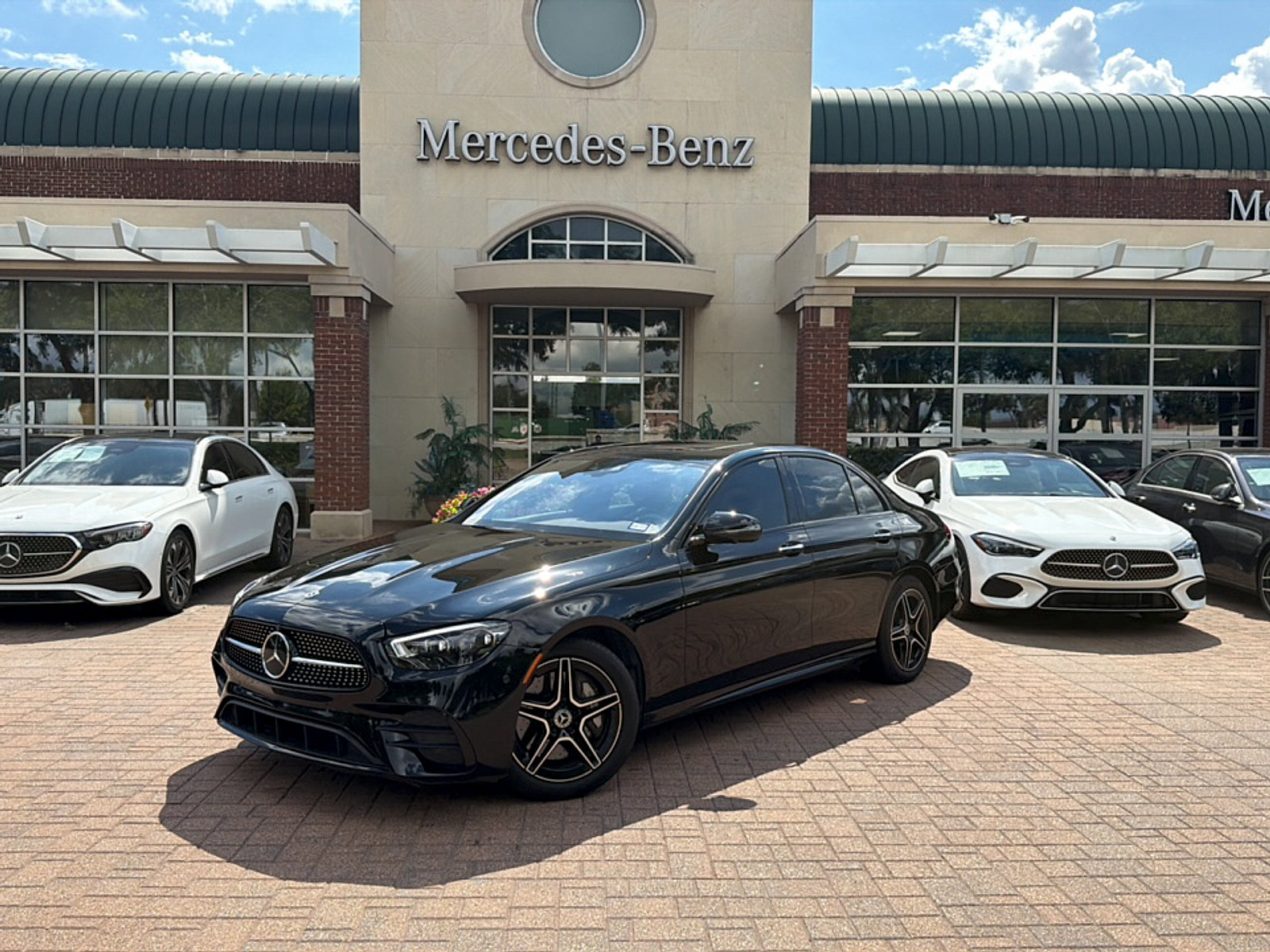 Used 2023 Mercedes-Benz E 350 4MATIC Sedan image 2