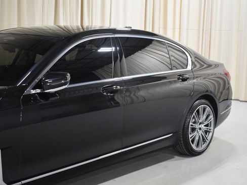 Used 2022 BMW 750i xDrive 750i xDrive w/ Executive Package image 2