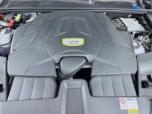 Used 2023 Porsche Cayenne Platinum Edition w/ Premium Package Plus (PIA) AWD/4WD image 32