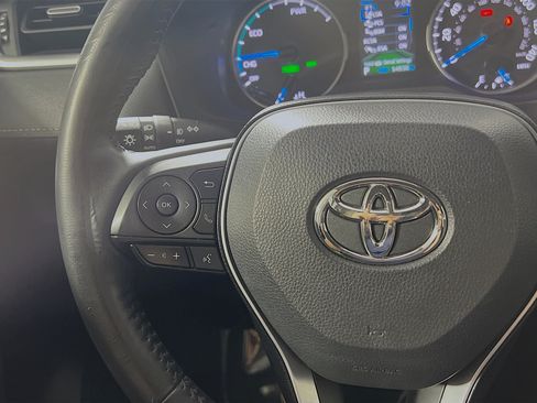 Used 2022 Toyota RAV4 XLE Premium AWD/4WD image 19