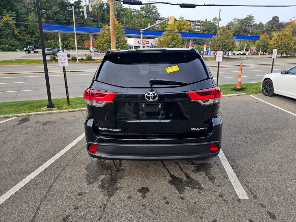 Used 2019 Toyota Highlander XLE AWD/4WD image 6