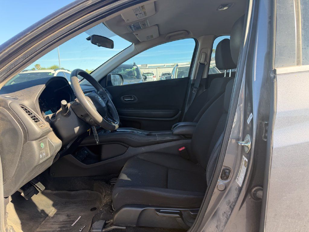 Used 2017 Honda HR-V LX image 5