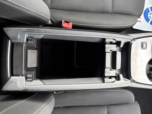 Used 2024 Nissan Rogue S FWD image 27