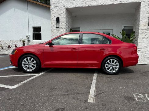 Used 2014 Volkswagen Jetta SE FWD image 2