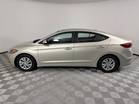 Used 2017 Hyundai Elantra SE image 8