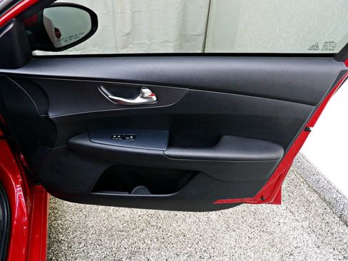 Used 2020 Kia Forte LXS FWD image 11