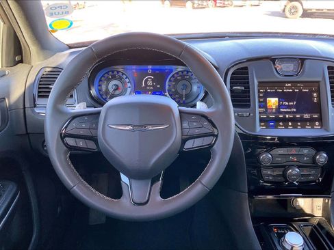 Used 2023 Chrysler 300 S image 5