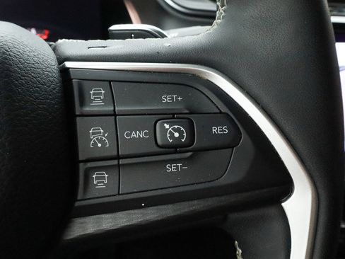 Used 2023 Jeep Grand Cherokee Altitude image 29