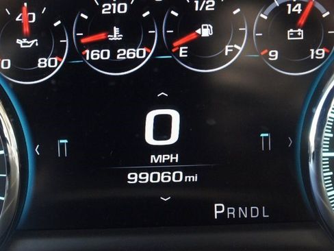 Used 2019 Chevrolet Suburban Premier image 4