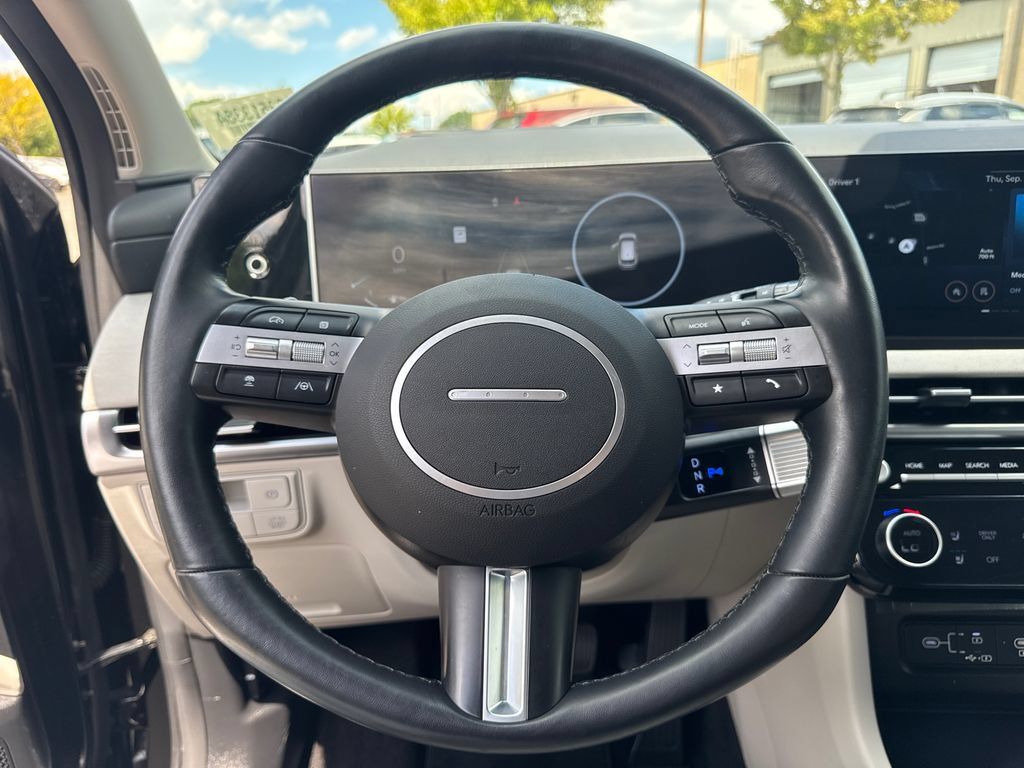 Used 2025 Hyundai Tucson Limited AWD/4WD image 22