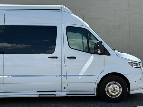 Used 2022 Mercedes-Benz Sprinter 3500 w/ Parking Package image 13