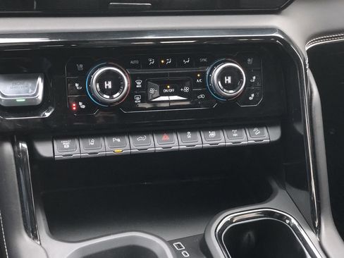 Used 2024 GMC Sierra 2500 AT4X image 22