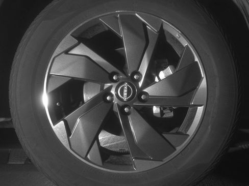 Used 2025 Nissan Rogue SV image 10