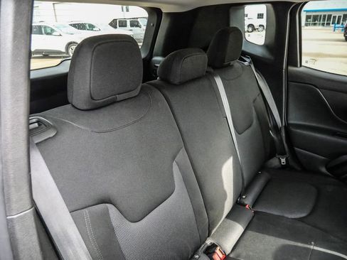Used 2023 Jeep Renegade Latitude AWD/4WD image 41
