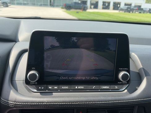 Used 2024 Nissan Rogue S FWD image 20
