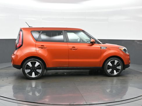 Used 2019 Kia Soul + FWD image 7