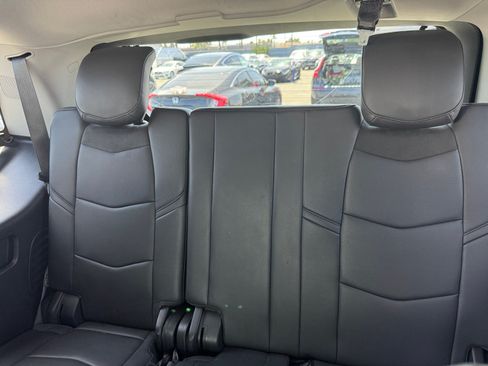 Used 2019 Cadillac Escalade Luxury AWD/4WD image 16