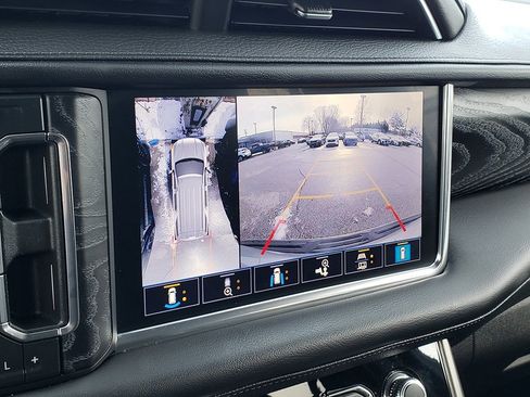 Used 2021 GMC Yukon Denali w/ Denali Premium Package image 28