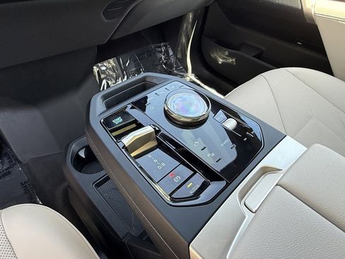 Used 2025 BMW iX xDrive50 image 27