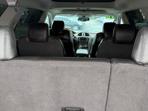 Used 2010 Buick Enclave CXL w/ Trailering Provision Package FWD image 27