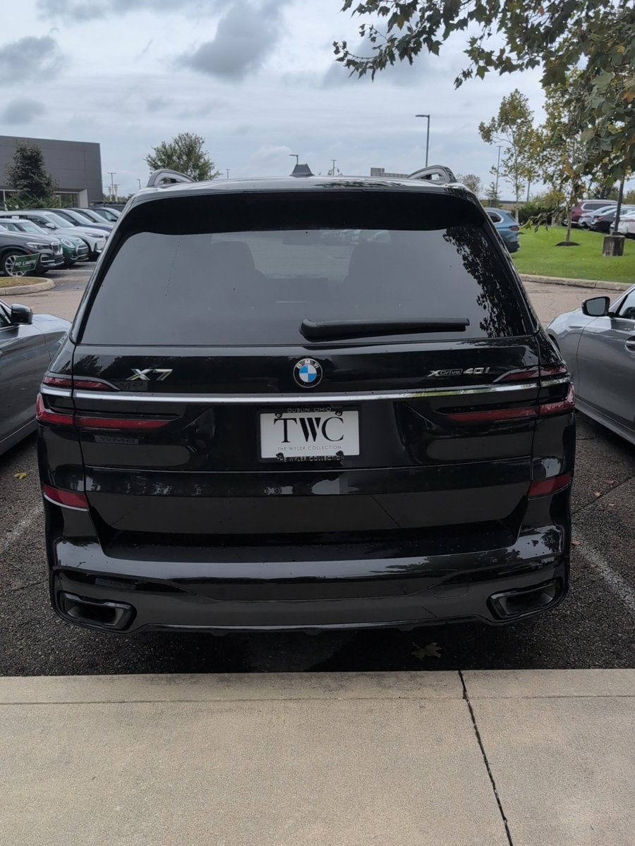Used 2023 BMW X7 xDrive40i w/ Executive Package AWD/4WD image 3