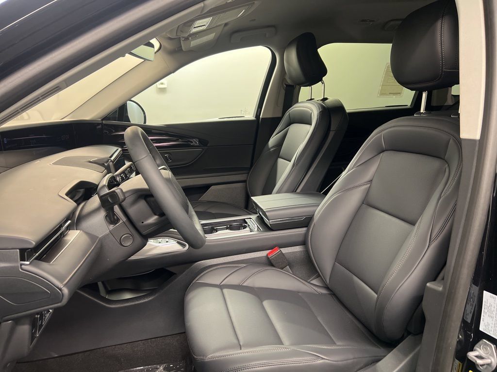 Used 2026 Lincoln Nautilus Premier AWD/4WD image 28