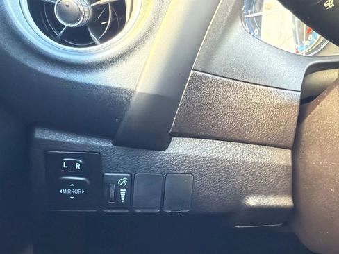 Used 2019 Toyota Corolla SE w/ SE Premium Package image 15