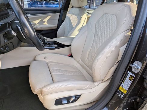 Used 2023 BMW 530i xDrive w/ Premium Package image 27