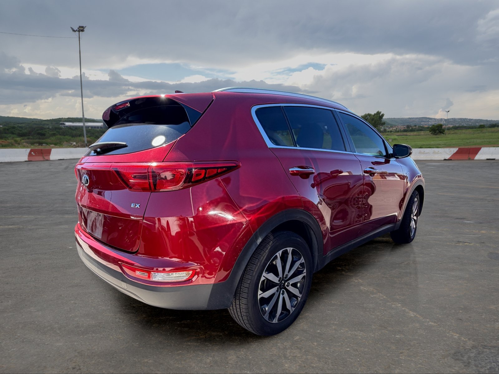 Used 2017 Kia Sportage EX AWD/4WD image 3