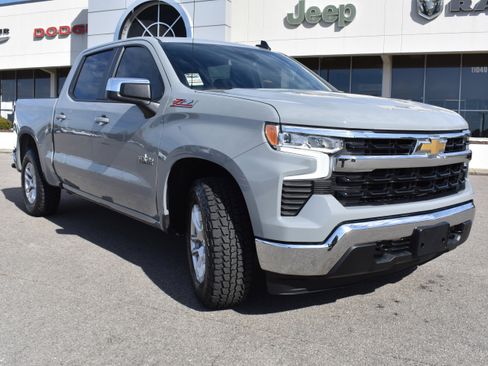 Used 2024 Chevrolet Silverado 1500 LT w/ Z71 Off-Road Package image 3