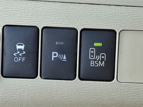 Used 2014 Toyota Sienna XLE image 23