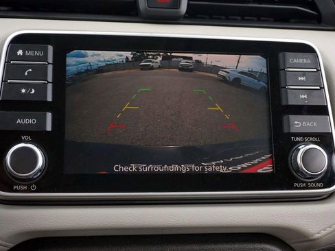 Used 2021 Nissan Versa SV image 24