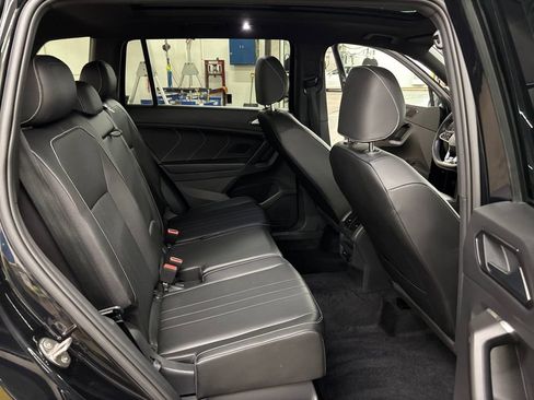 Used 2022 Volkswagen Tiguan SE R-Line AWD/4WD image 17