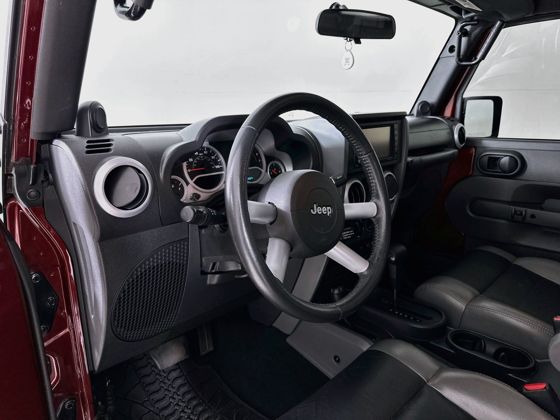 Used 2010 Jeep Wrangler Unlimited Sahara w/ Trailer Tow Group AWD/4WD image 10