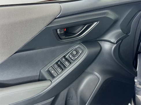 Used 2024 Subaru Crosstrek 2.0i Premium image 17