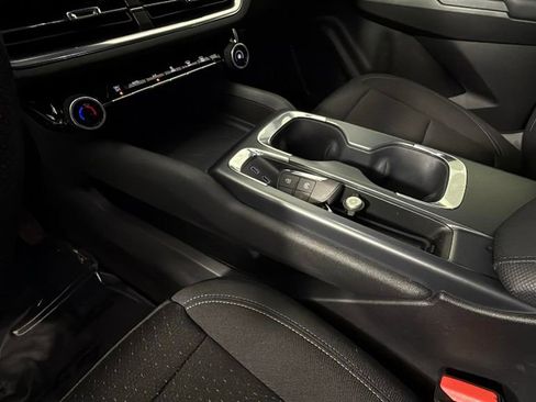 Used 2025 Chevrolet Equinox EV LT image 21