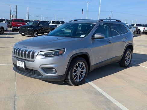Certified 2019 Jeep Cherokee Latitude Plus w/ Comfort/Convenience Group image 7