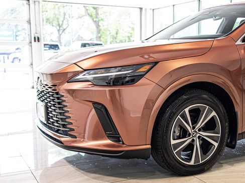 Used 2025 Lexus RX 350 Premium w/ Accessory Package (P1) AWD/4WD image 4