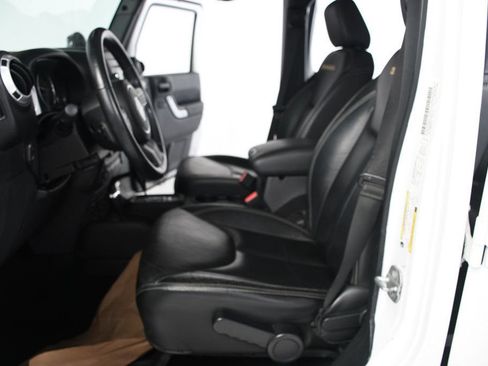 Used 2014 Jeep Wrangler Unlimited Sahara AWD/4WD image 11