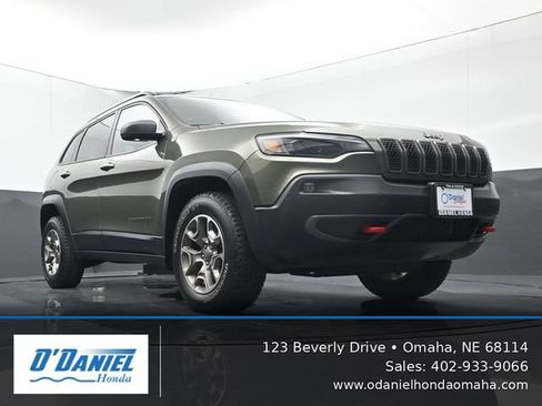 Used 2020 Jeep Cherokee Trailhawk w/ Cold Weather Group AWD/4WD image 14