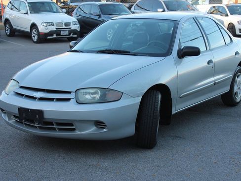 Used 2005 Chevrolet Cavalier Sedan w/ Preferred Equipment Group FWD image 11
