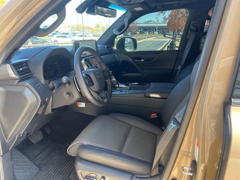 Certified 2025 Lexus LX 700h Overtrail image 5