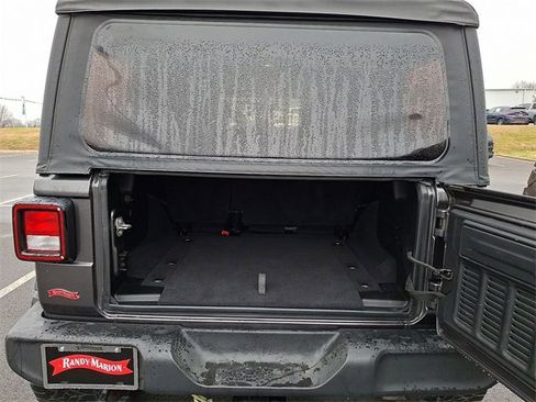 Used 2018 Jeep Wrangler Unlimited Sport image 28