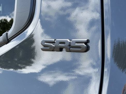 Used 2025 Toyota Tacoma SR5 AWD/4WD image 9