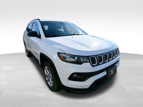 Used 2024 Jeep Compass Latitude AWD/4WD image 10