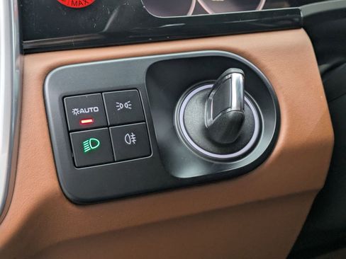 Used 2023 Porsche Cayenne Turbo S image 19