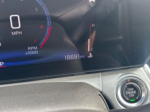 Used 2025 Chevrolet Trax LT FWD image 39