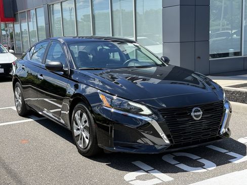 Certified 2025 Nissan Altima 2.5 S FWD image 2